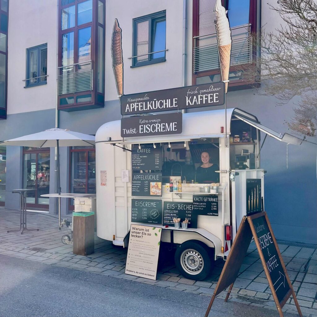 Mobiler Eiswagen von KnabberKutsche auf Firmenevent in Sigmaringen